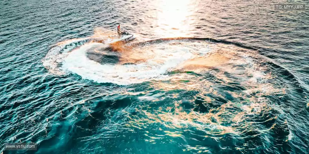 「万人呐喊，千场对决 —— 顶级赛事尽在指尖掌控！⚽立即购票，抢占黄金席位！」